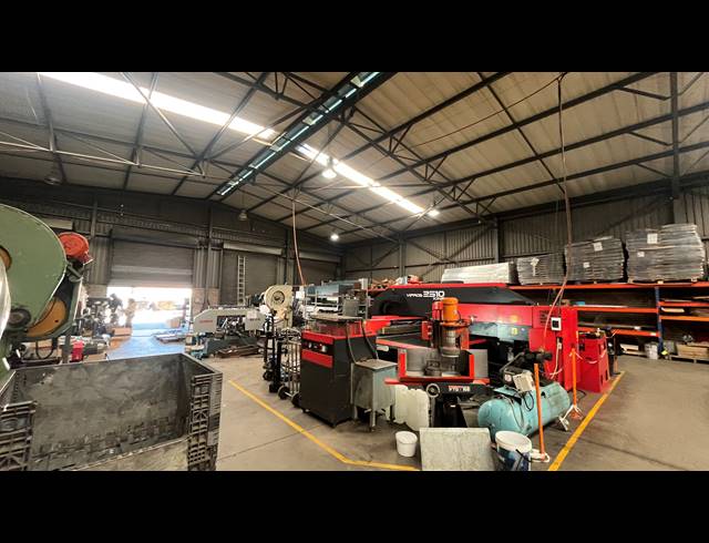 1,535M² WAREHOUSE TO LET IN SPARTAN